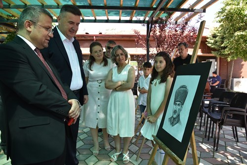 Kaymakamımız Ömer ÇİMŞİT Resim Sergisine Katıldı